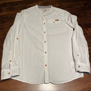 H&M Boys shirt size (9/10). White button up.